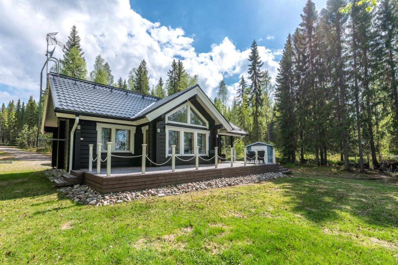 Laehderinne - 2 Bedroom Log Cabin, Private Beach, Wifi & Sauna Puolanka Exterior foto